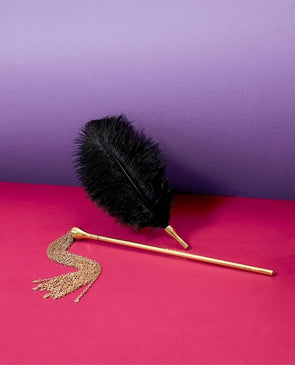 Sensual gold teaser duo, ostrich feather and gold metal chain